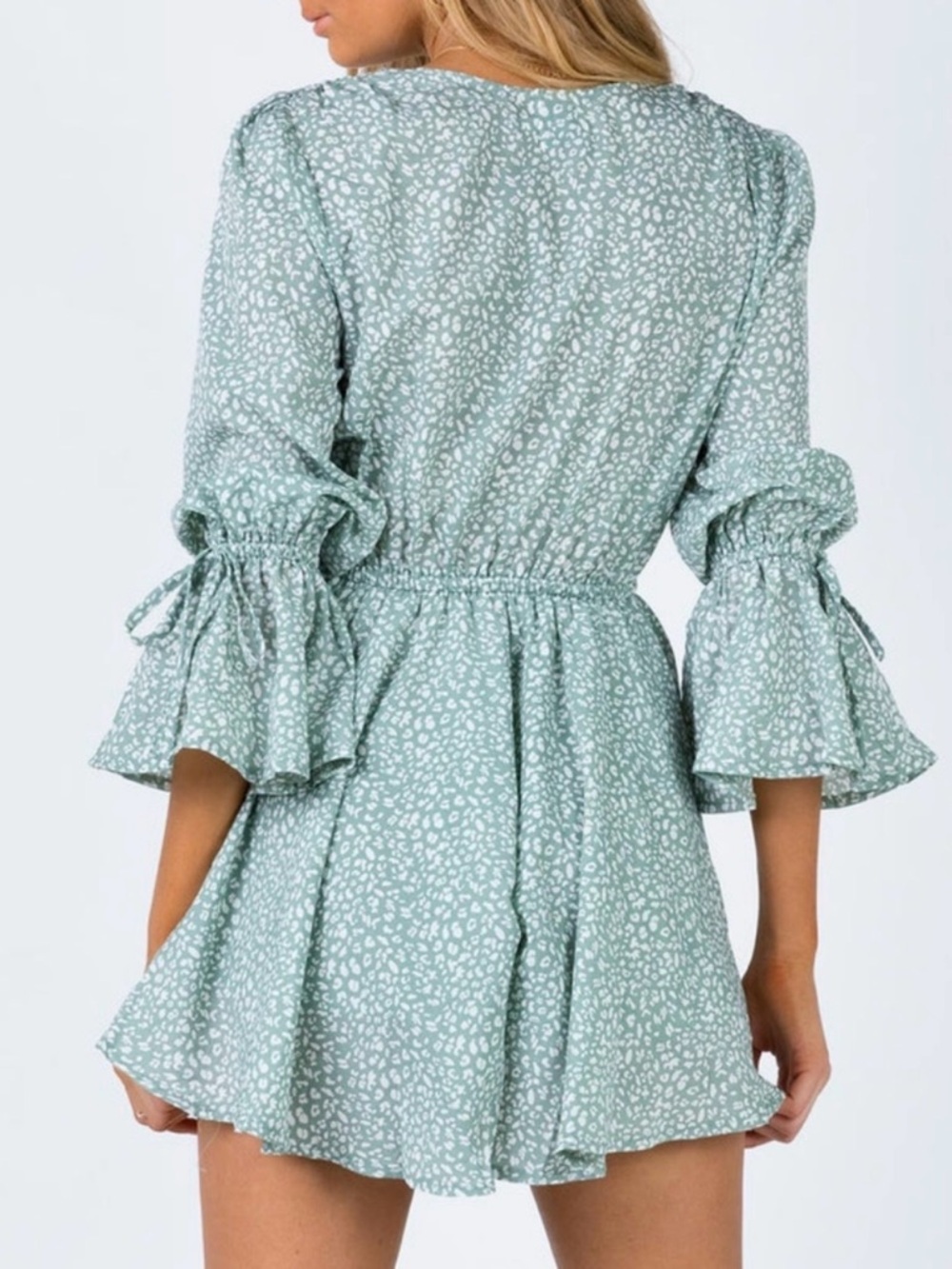 Princess Polly Women’s Pale Green Pattern Flowy Cierra Mid Sleeve Romper Size 4 - Picture 2 of 12